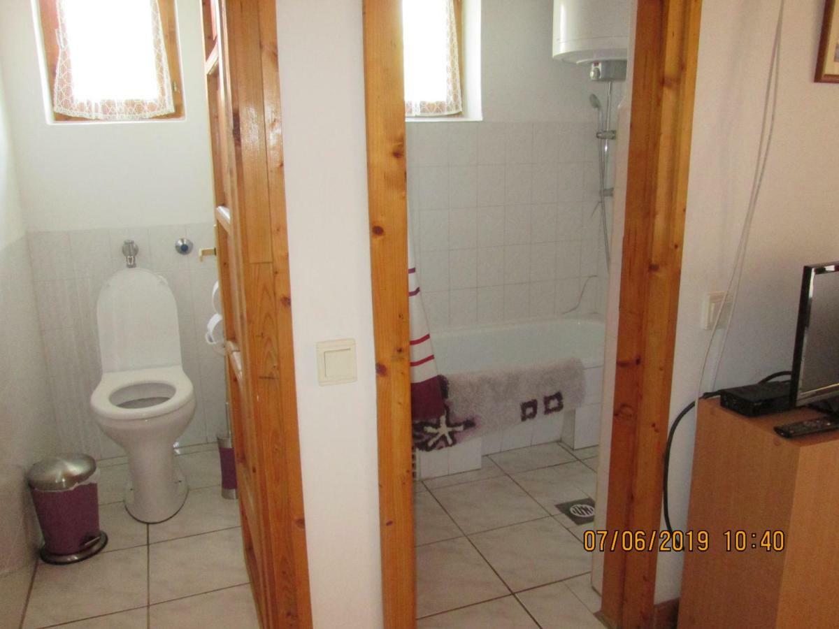 Fenyves Vendeghaz Apartment Balatonfenyves Exterior photo